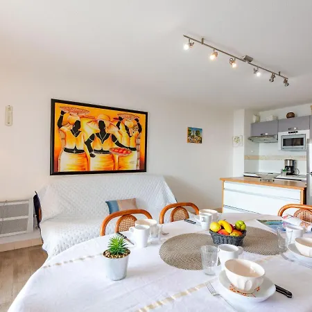 Les Coraux By Interhome Saint-Raphaël