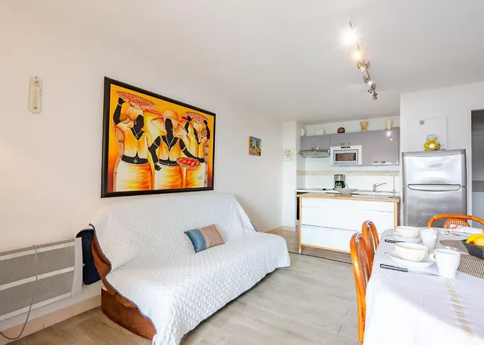 Les Coraux By Interhome アパート Saint-Raphaël