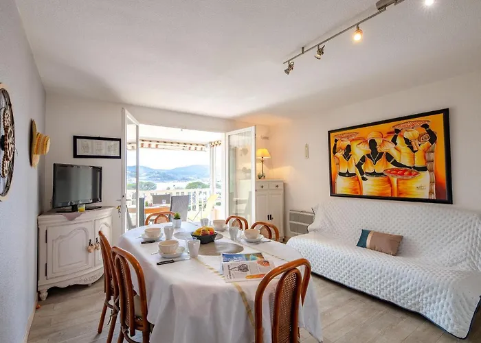 Les Coraux By Interhome アパート Saint-Raphaël