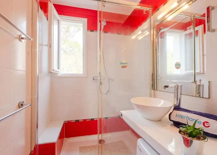 Daire Les Coraux By Interhome Saint-Raphaël